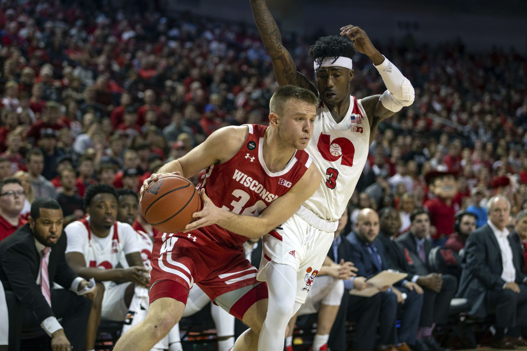Badgers 81, Cornhuskers 64